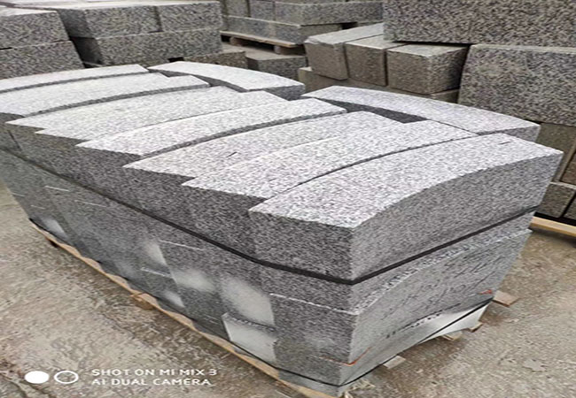 芝麻白路沿石施工价格多少(图1) 芝麻白路沿石施工价格多少(图1)