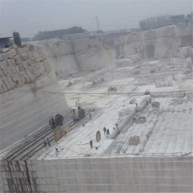 芝麻灰石材产地在哪(图2) 芝麻灰石材产地在哪(图2)