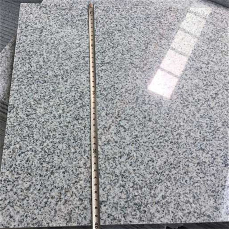 芝麻灰花岗岩栏杆(图3) 芝麻灰花岗岩栏杆(图3)