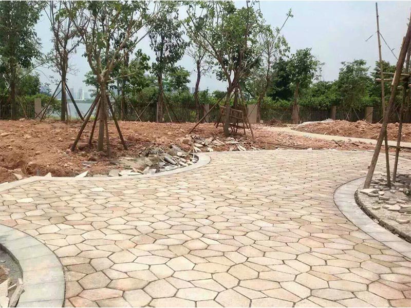 广场青石碎拼(图1) 青石碎拼