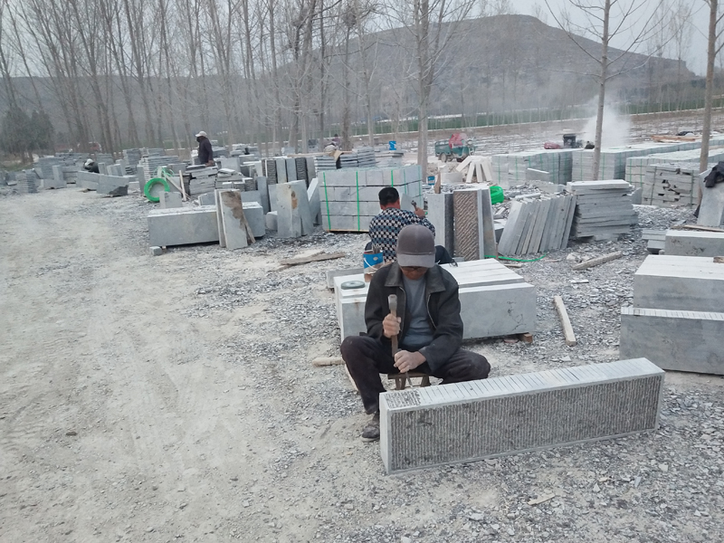 青石板材崭道面(图3) 青石板材