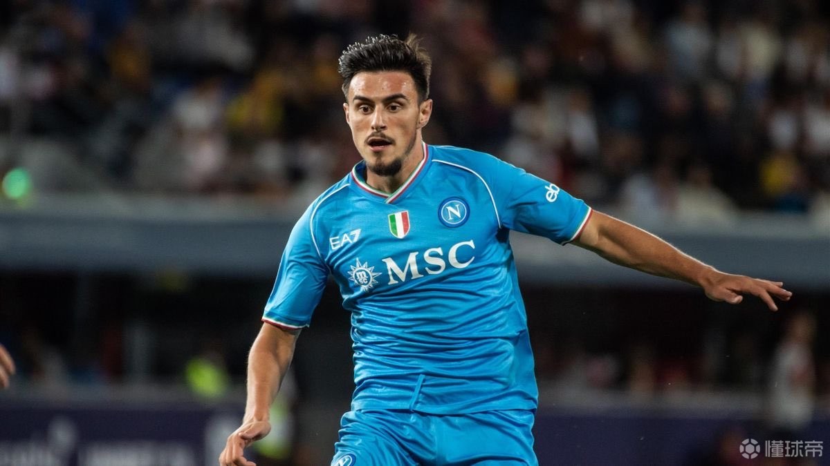 斯基拉：埃尔马斯想留队，那不勒斯正评估是否从莱比锡买断